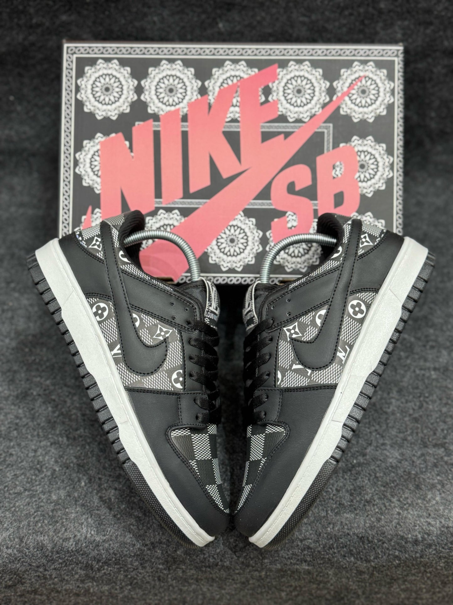 NIKE DUNK x LOUIS VUITTON®