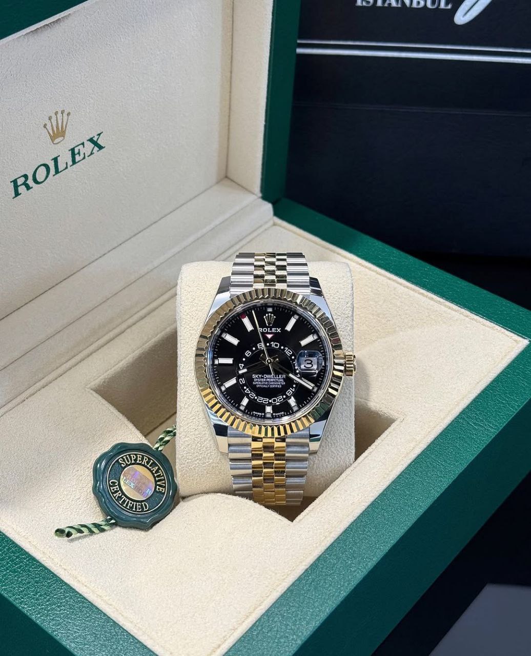 Signature Prestige with Dual Time Functionality – From Rolex’s Iconic Series 🌟